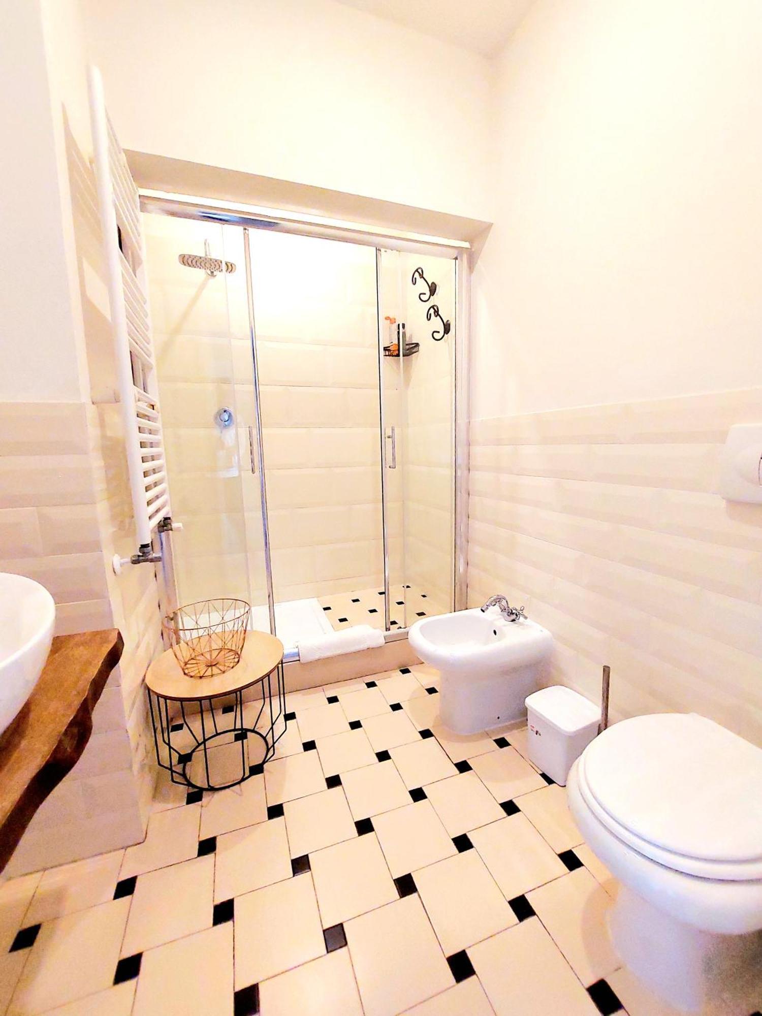 Vanity Apartment - 4 Bedrooms With 4 Bathrooms - Ac & Wifi Rome Luaran gambar